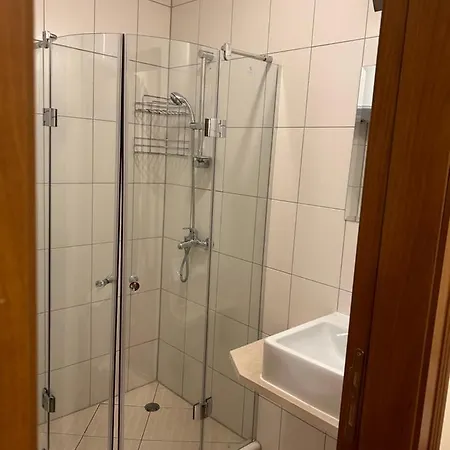 Charming Apartmnet Near Gondola And Bar Street דירה בנסקו